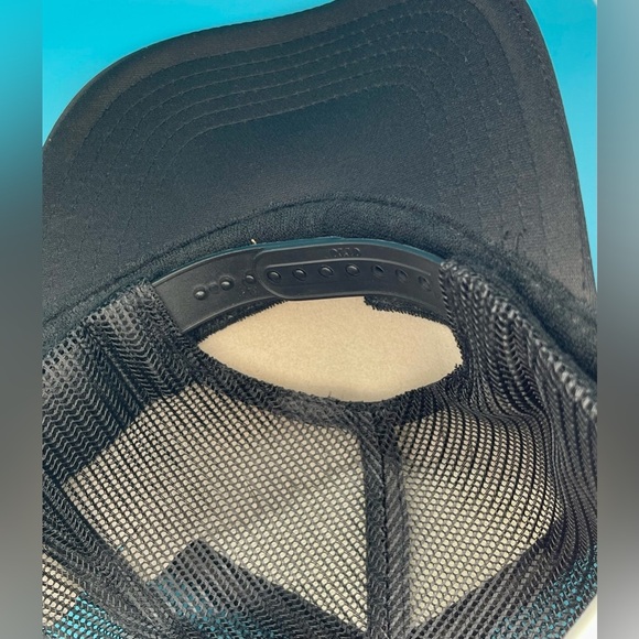 Heart & Brain Trucker Hat | Flocked Velvet Patch | Snapback OS - Picture 3 of 3